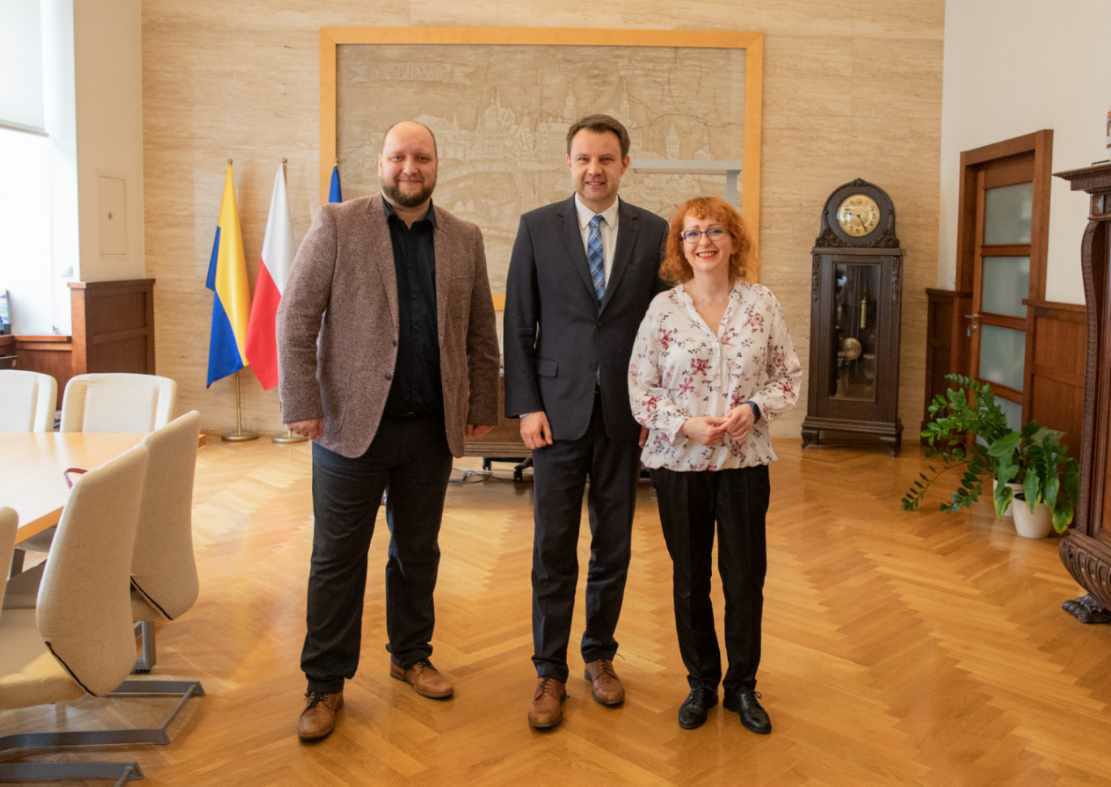 Prezydent Arkadiusz Wiśniewski ze studentami Koła Inżynierów na spotkaniu w Opolskim Ratuszu